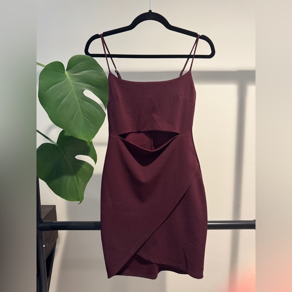 Lulu’s Mini Dress with Cutout - Size S
